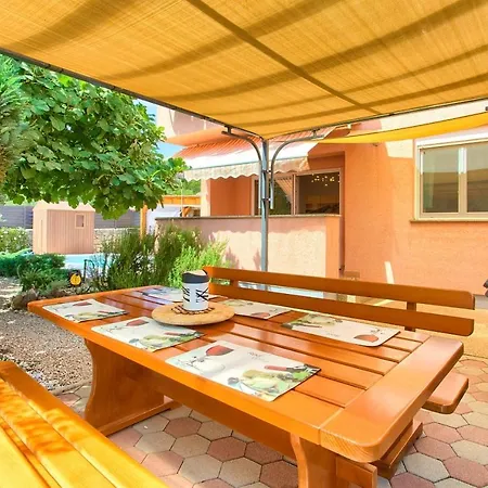 Bor Krk Appartement *